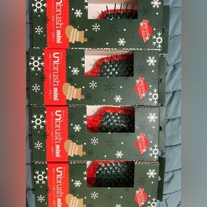 Set of 4 special edition holiday unbrush mini. NEW in box.